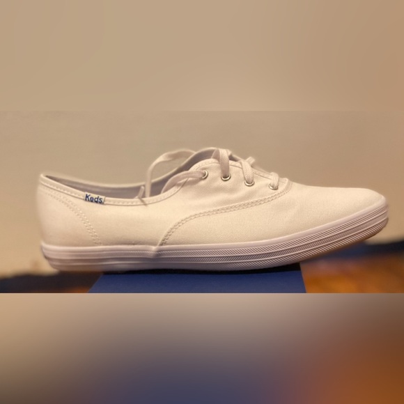 Keds Womens White Canvas Sneakers - Picture 1 of 1
